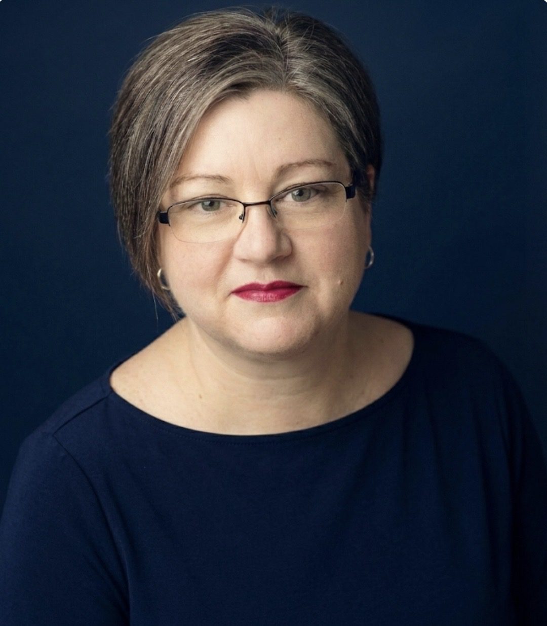 Dr Nia D Thomas - Navy background